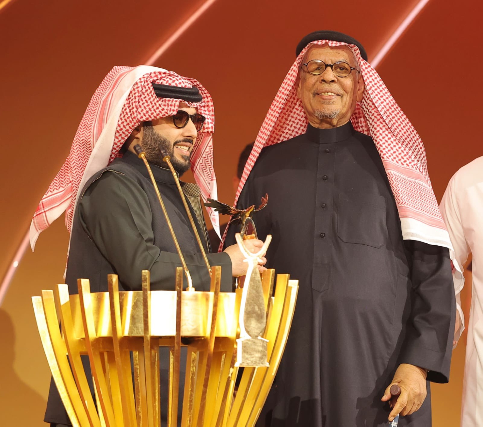 You are currently viewing في “Joy Awards”.. المدفع: “فخور أني سعودي”