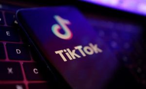 Read more about the article «TikTok» تبتكر إعدادات حصرية لحماية المراهقين