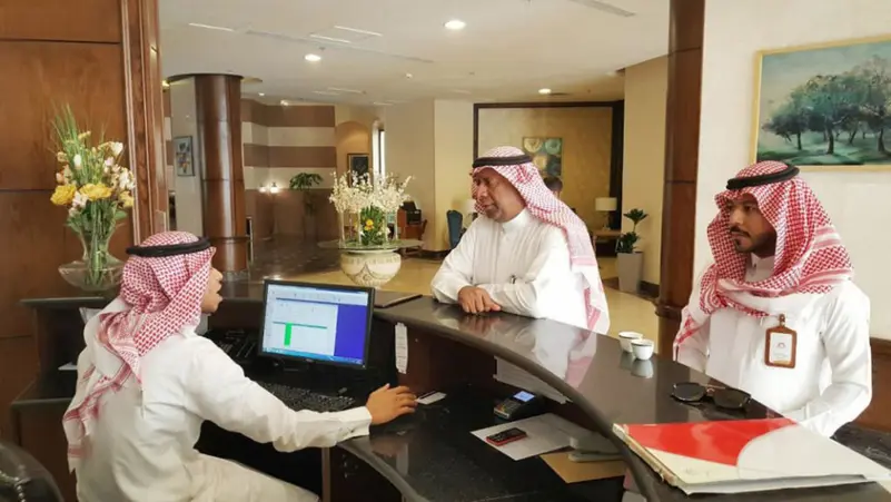 You are currently viewing توطين 41 مهنة في القطاع السياحي السعودي