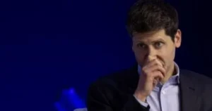 Read more about the article سام ألتمان يتهم Meta باتباع أساليب توظيف “مُقززة” بعد استقالات موظفى OpenAI البارزين