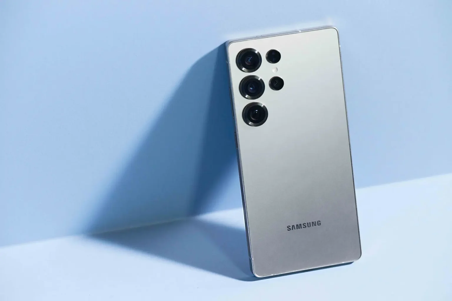 Read more about the article تسريبات تكشف سعة الذاكرة RAM في Galaxy S26 Ultra