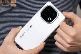 Read more about the article الإعلان الرسمي عن نسخة iQOO 15 المتغيرة الألوان كأول هاتف يعمل بنظام OriginOS 6