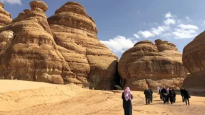 Read more about the article السياحة العالمية تعيد رسم خرائطها.. والسعودية من أبرز المستفيدين