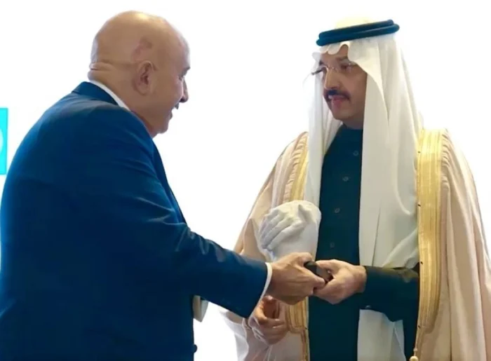 Read more about the article الأمير تركي بن طلال بن عبدالعزيز ينال جائزة الإنسانية العالمية في قمة البوسفور بإسطنبول