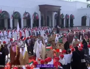 Read more about the article حفاوة بحرينية بالورود واستقبال رسمي لولي العهد وقادة دول الخليج لدى وصولهم البحرين
