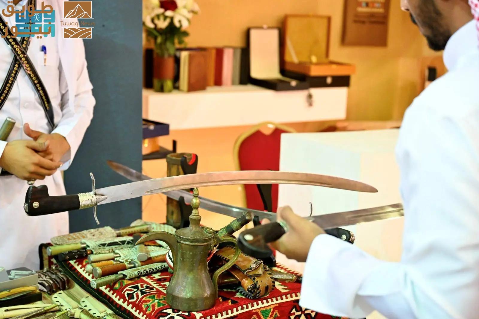 Read more about the article حرفة صناعة السيوف العربية.. رمز للتراث والإبداع في معرض “حرفة مكة”