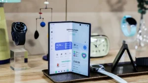 Read more about the article هواتف قابلة للطي تعيد ميزة محببة استغنى عنها Galaxy Z Fold 7