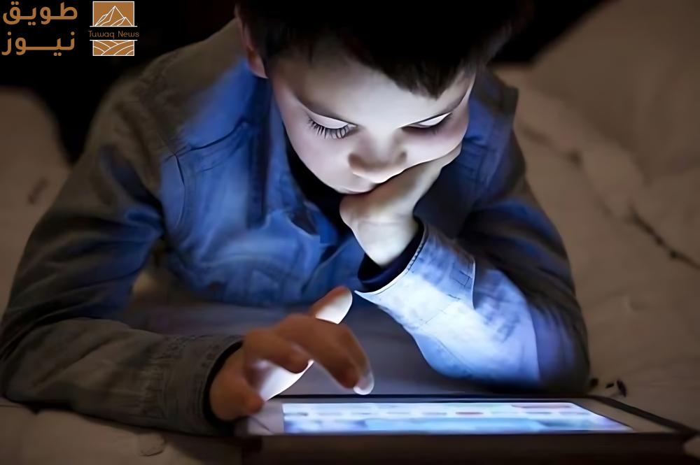Read more about the article الشاشات تسبب السمنة وتسرق النوم من عيون الصغار