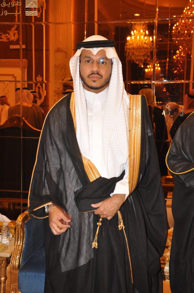 حضور كبير من الأهل والأصدقاء ، و عدد من أعيان المجتمع المكي، احتفل المستشار عمر صالح باسودان بزواج نجله المهندس معاذ على كريمة الشيخ أحمد محمد الطيار،