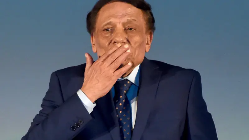 You are currently viewing بعد سنوات من الغياب.. عادل إمام يطل من جديد خلال “صندوق ذكريات الزعيم”