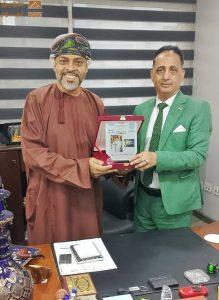Read more about the article تكريم المخرج العُماني د. عمار آل إبراهيم بعد نجاح فيلم “القارب”