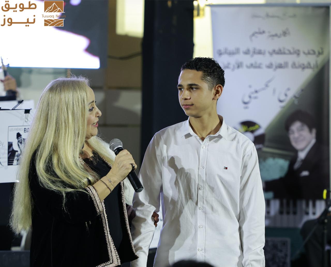 You are currently viewing د امل بورقيه تكتشف موهبة أمين جريفي وتمنحه أول انطلاقة فنية برفقة مجدي الحسيني